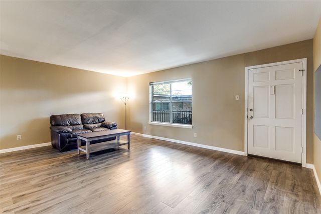 7931 Royal Lane 215, Dallas, TX 75230