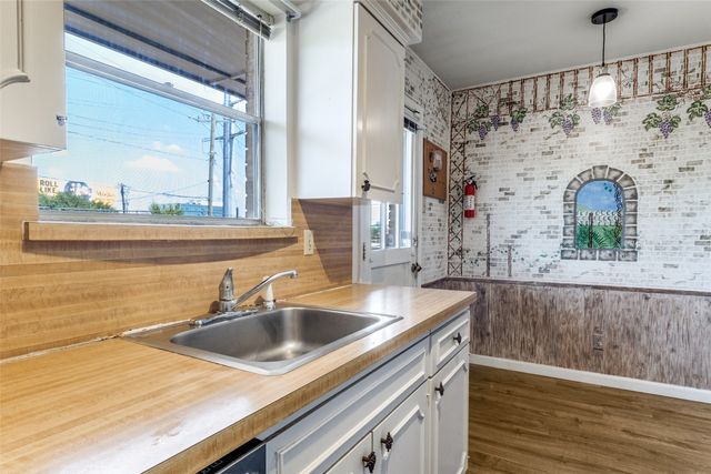 7931 Royal Lane 215, Dallas, TX 75230