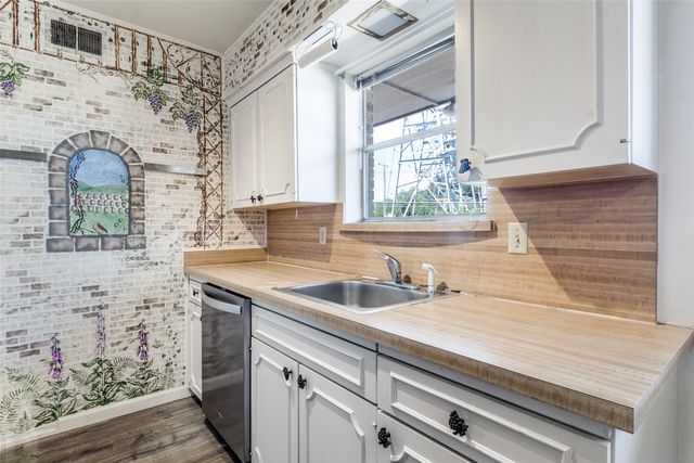 7931 Royal Lane 215, Dallas, TX 75230