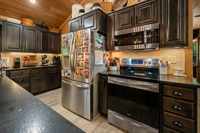 129 Long Branch Ct, Jamestown, TN 38556