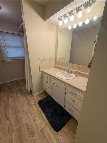 203 N Ellen Street, Nixa, MO 65714