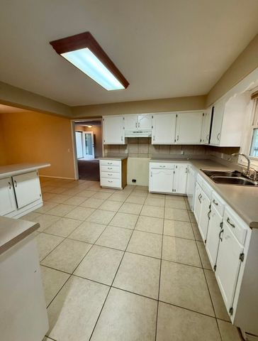 203 N Ellen Street, Nixa, MO 65714