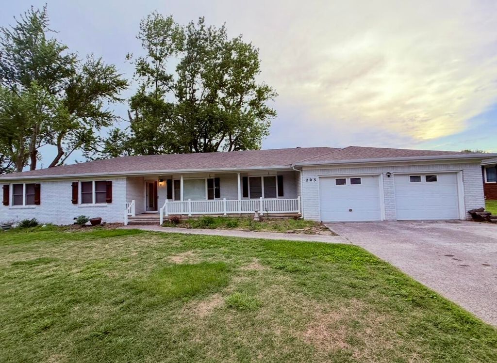 203 N Ellen Street, Nixa, MO 65714