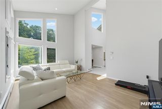 15 Hudson Terrace, Englewood Cliffs, NJ 07632