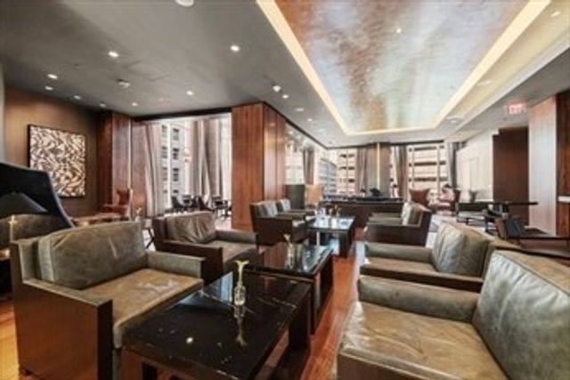 1 Franklin 2406, Boston, MA 02110