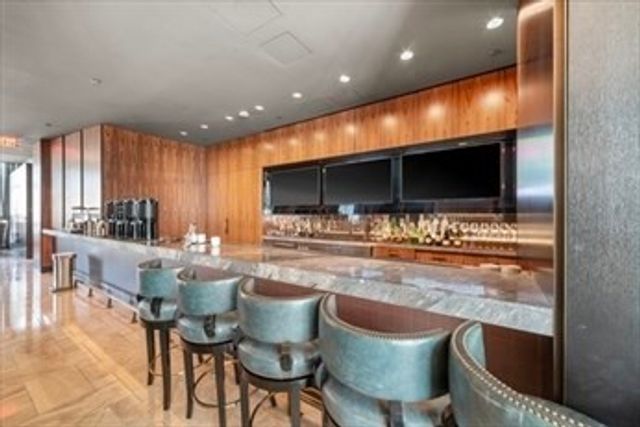 1 Franklin 2406, Boston, MA 02110