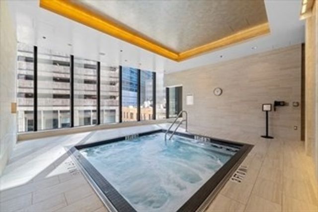 1 Franklin 2406, Boston, MA 02110