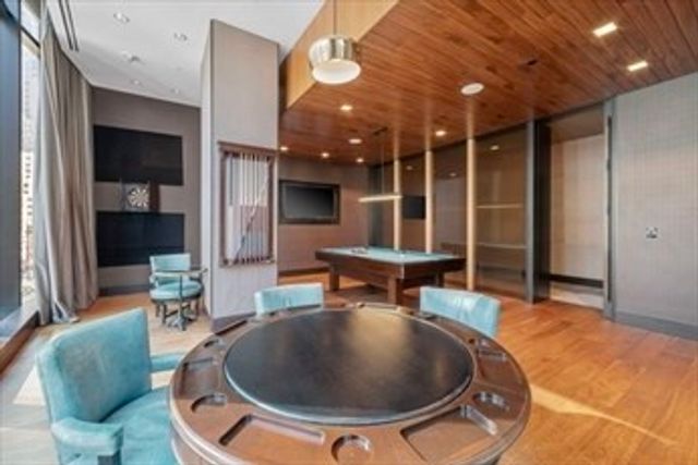 1 Franklin 2406, Boston, MA 02110