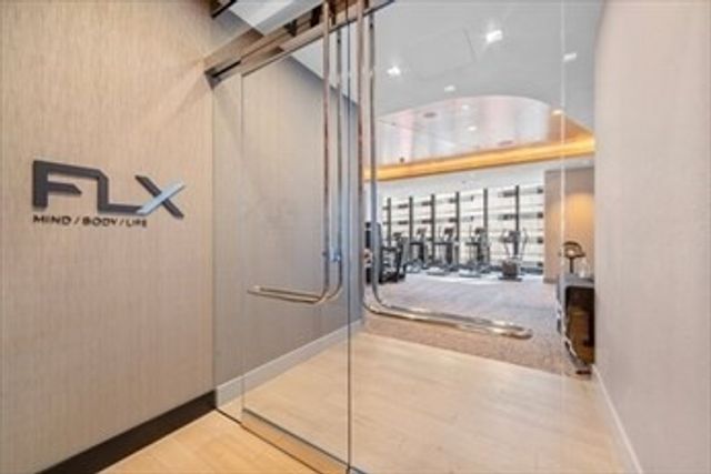 1 Franklin 2406, Boston, MA 02110