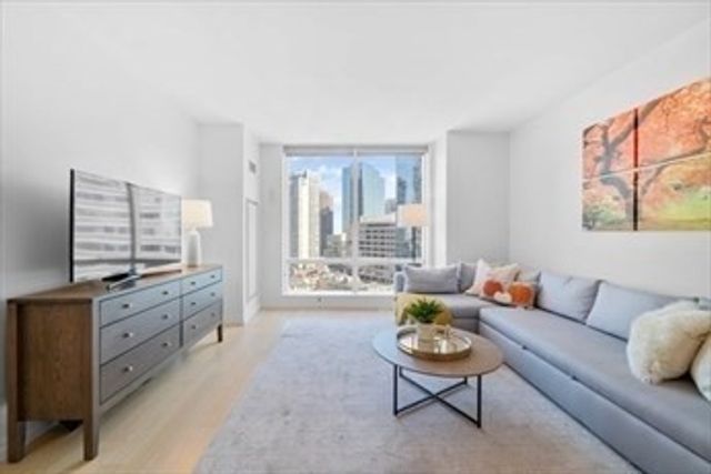 1 Franklin 2406, Boston, MA 02110