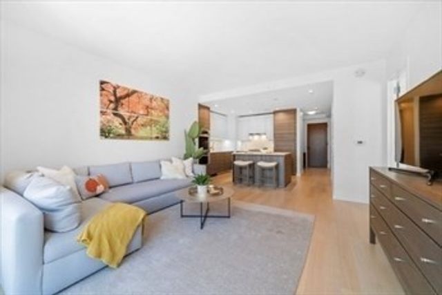 1 Franklin 2406, Boston, MA 02110