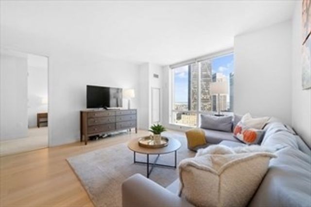 1 Franklin 2406, Boston, MA 02110