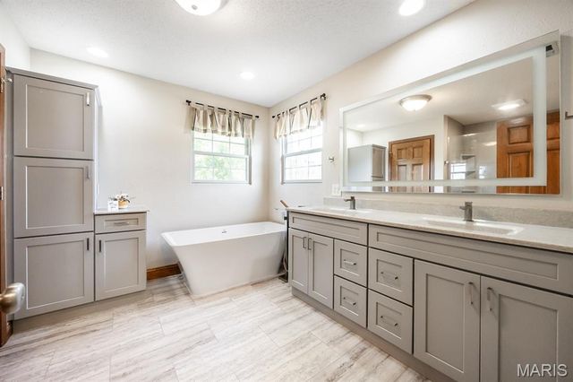 132 Callaway Court, O'fallon, IL 62269