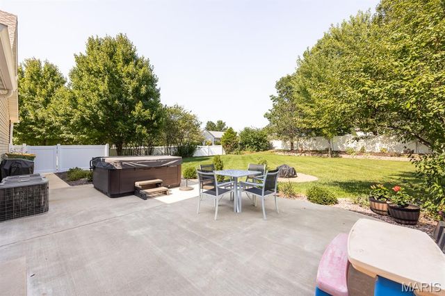 132 Callaway Court, O'fallon, IL 62269