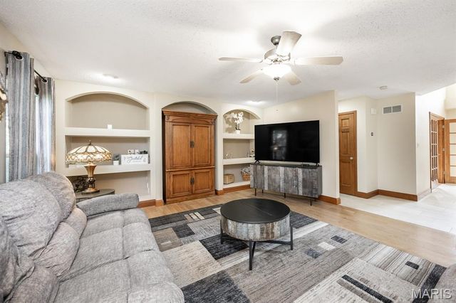 132 Callaway Court, O'fallon, IL 62269
