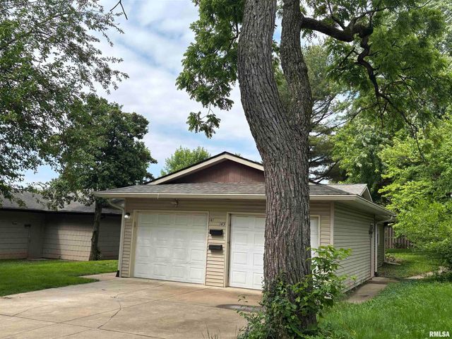 141 N DOUGLAS Avenue, Springfield, IL 62702