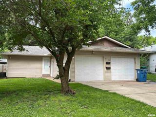 141 N DOUGLAS Avenue, Springfield, IL 62702