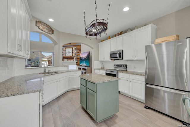 2738 SUMMIT VW, San Antonio, TX 78261