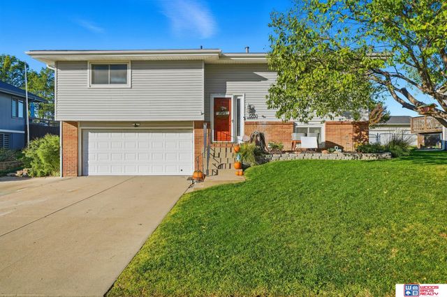 13830 Newgate Street, Waverly, NE 68462