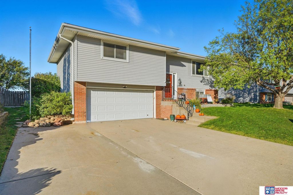 13830 Newgate Street, Waverly, NE 68462