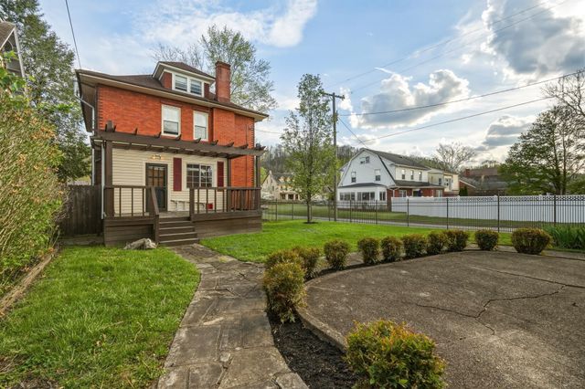 340 11th Ave W, Huntington, WV 25701