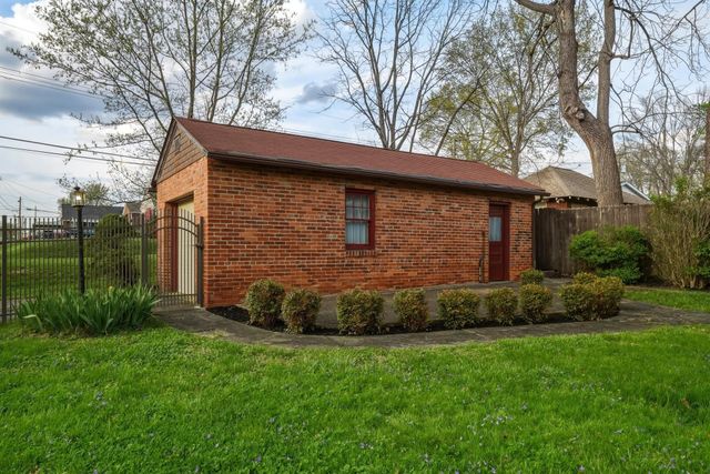 340 11th Ave W, Huntington, WV 25701