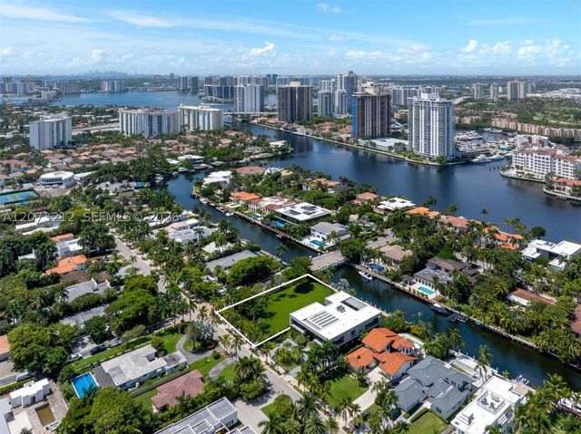 200 Golden Beach Dr, Golden Beach, FL 33160