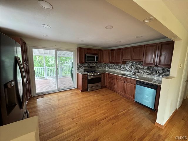4748 Haverton Lane, Clay, NY 13090