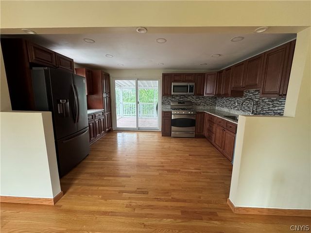 4748 Haverton Lane, Clay, NY 13090