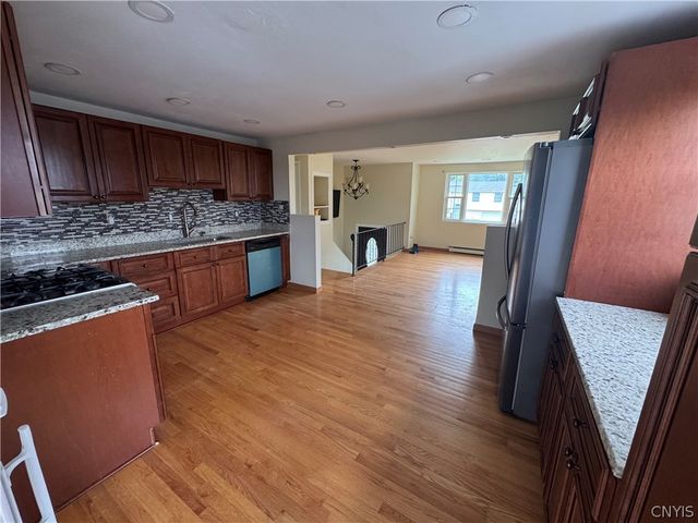 4748 Haverton Lane, Clay, NY 13090