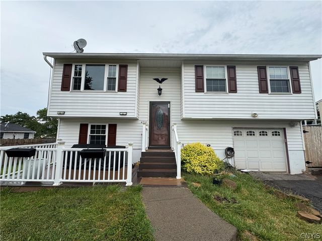 4748 Haverton Lane, Clay, NY 13090