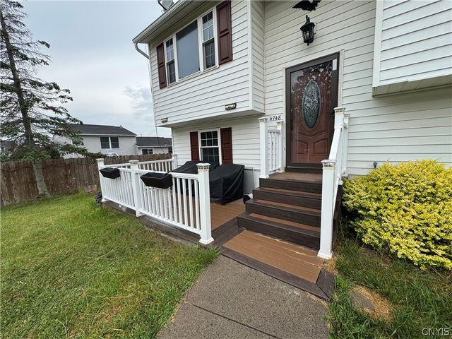 4748 Haverton Lane, Clay, NY 13090