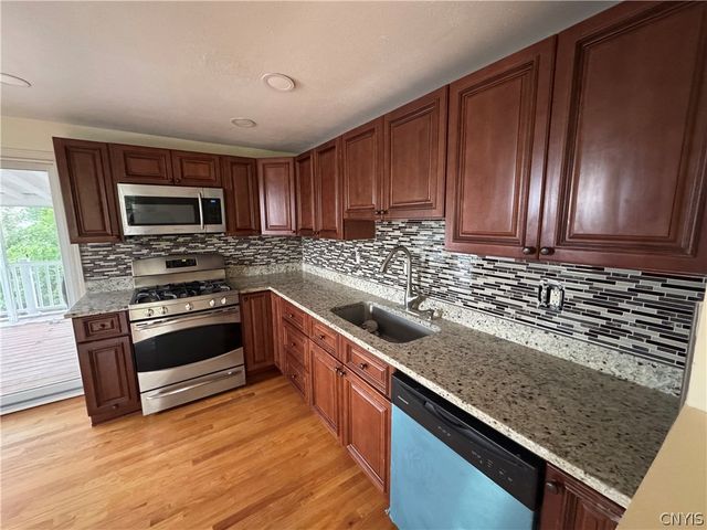 4748 Haverton Lane, Clay, NY 13090
