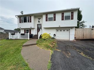 4748 Haverton Lane, Clay, NY 13090