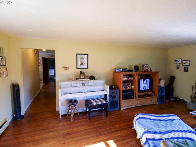 16421 Se WEBSTER Rd, Milwaukie, OR 97267