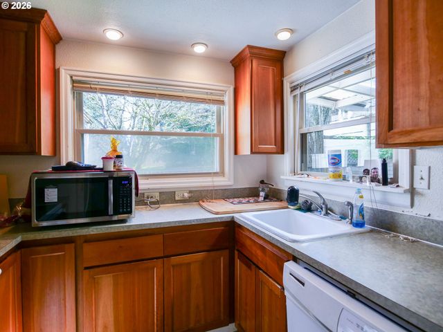 16421 Se WEBSTER Rd, Milwaukie, OR 97267