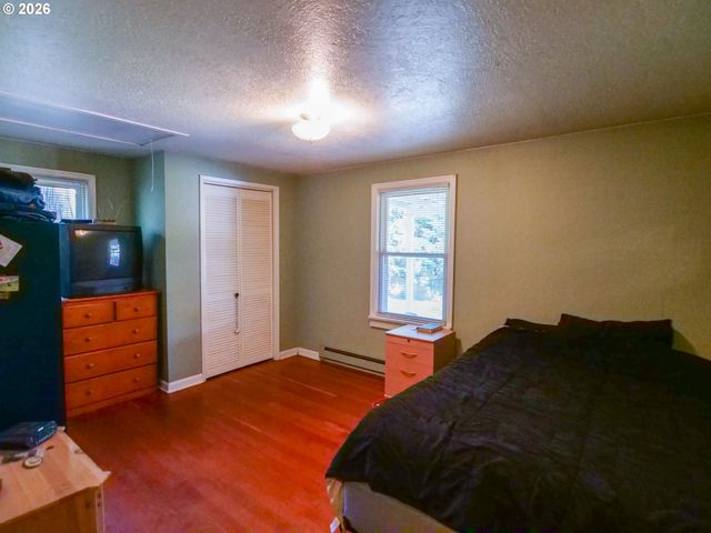 16421 Se WEBSTER Rd, Milwaukie, OR 97267