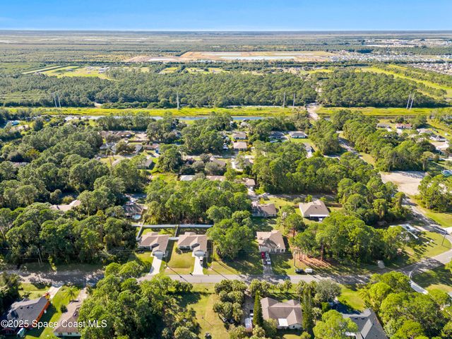 541 Darien Avenue SW, Palm Bay, FL 32908