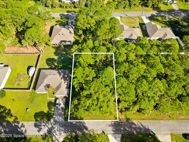 541 Darien Avenue SW, Palm Bay, FL 32908