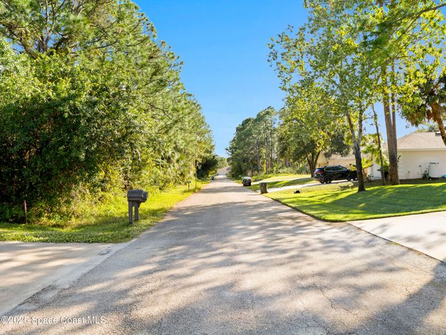 541 Darien Avenue SW, Palm Bay, FL 32908