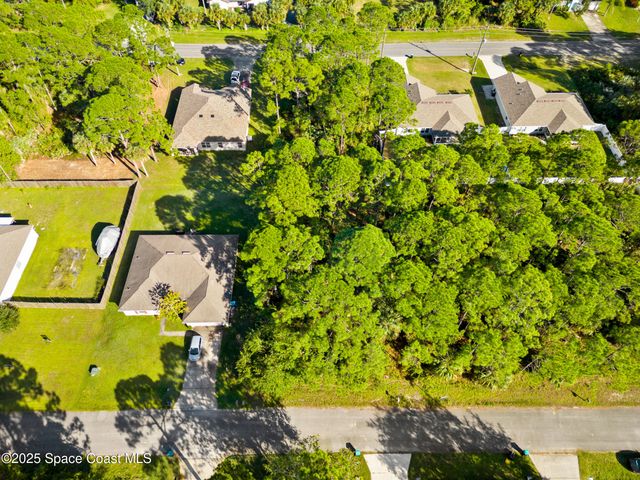 541 Darien Avenue SW, Palm Bay, FL 32908