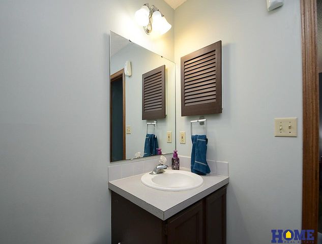 5241 S Bennington Place, Lincoln, NE 68516
