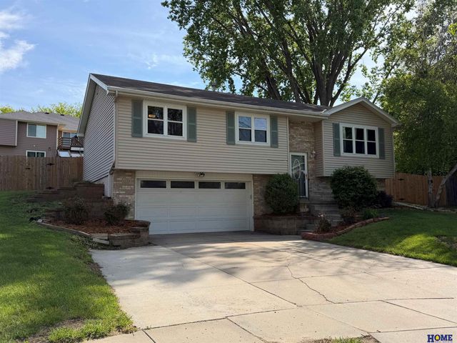 5241 S Bennington Place, Lincoln, NE 68516