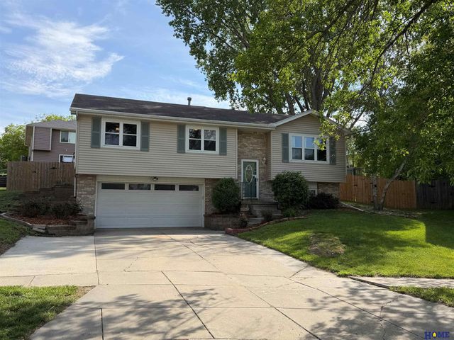 5241 S Bennington Place, Lincoln, NE 68516