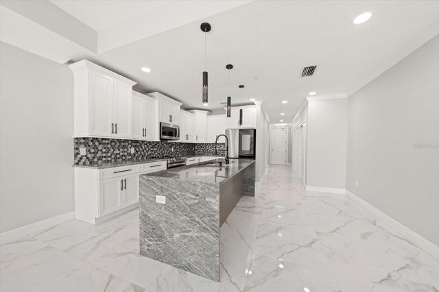 211 DOLPHIN POINT 201, Clearwater, FL 33767