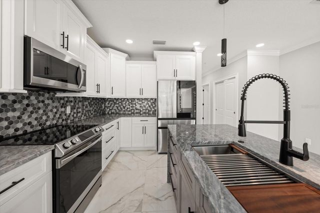 211 DOLPHIN POINT 201, Clearwater, FL 33767