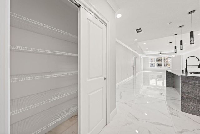 211 DOLPHIN POINT 201, Clearwater, FL 33767