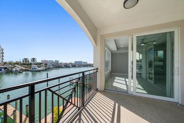 211 DOLPHIN POINT 201, Clearwater, FL 33767