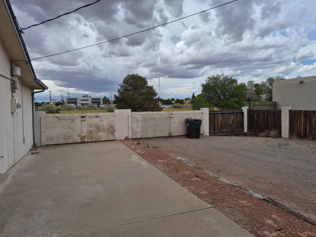 3002 Gay Circle SE, Rio Rancho, NM 87124