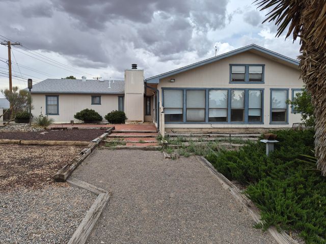 3002 Gay Circle SE, Rio Rancho, NM 87124